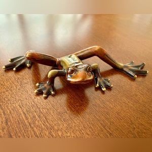 Adorable Decorative Climbing Frog